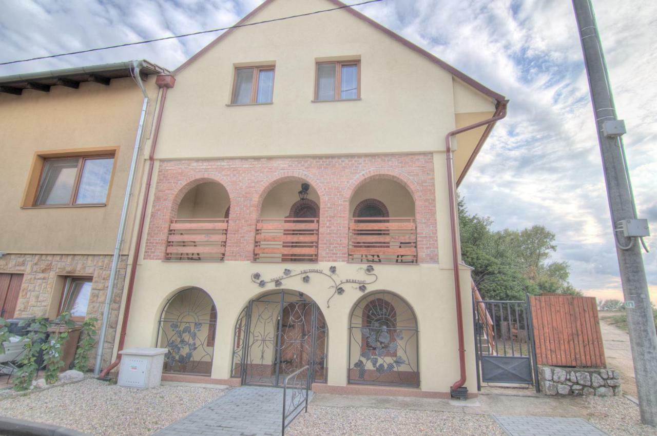 Vinny Sklep A Ubytovani U Rebendu Tvrdonice Exterior foto